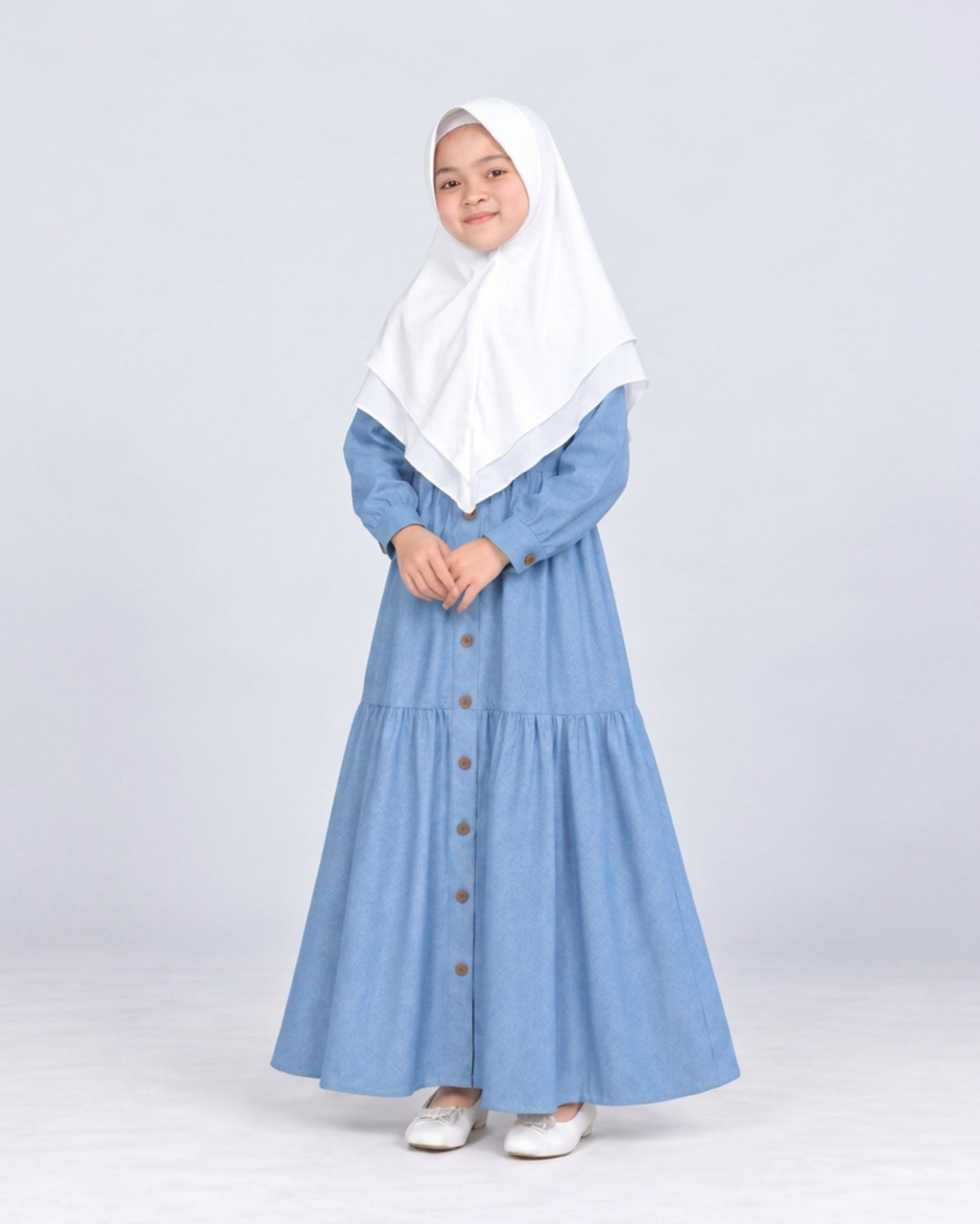 Khimar Wardah Kids White gedragen door een meisje - Hijab Heela
