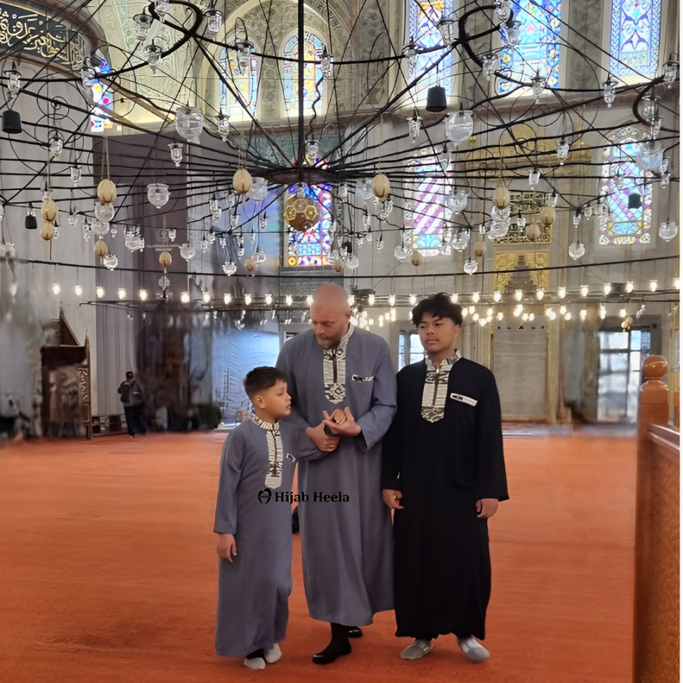 Qomees Jongen | Seraya