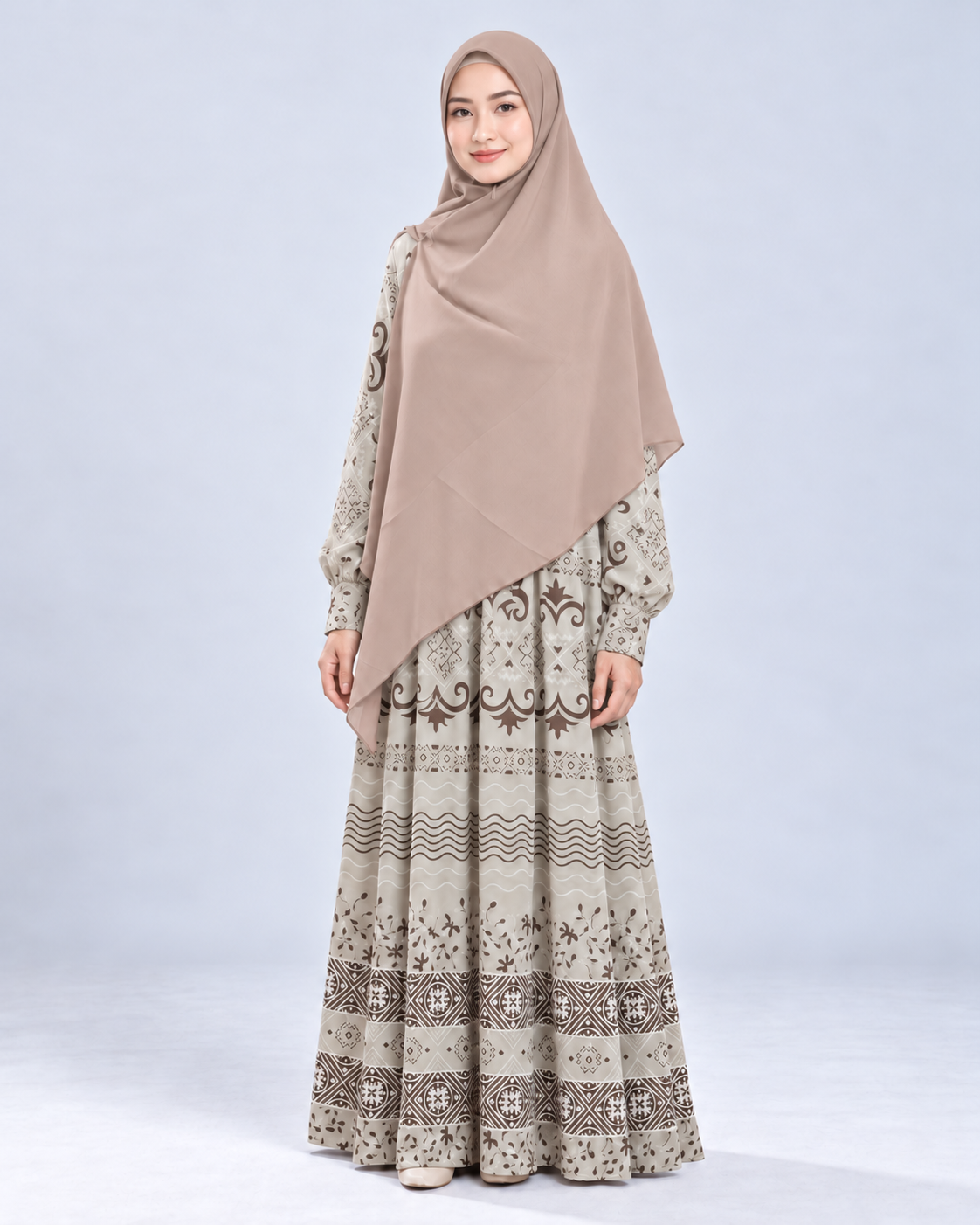 Khimar Ayesha Zipper Square Shavanila, maat L op model met Abaya Maleka Light Green