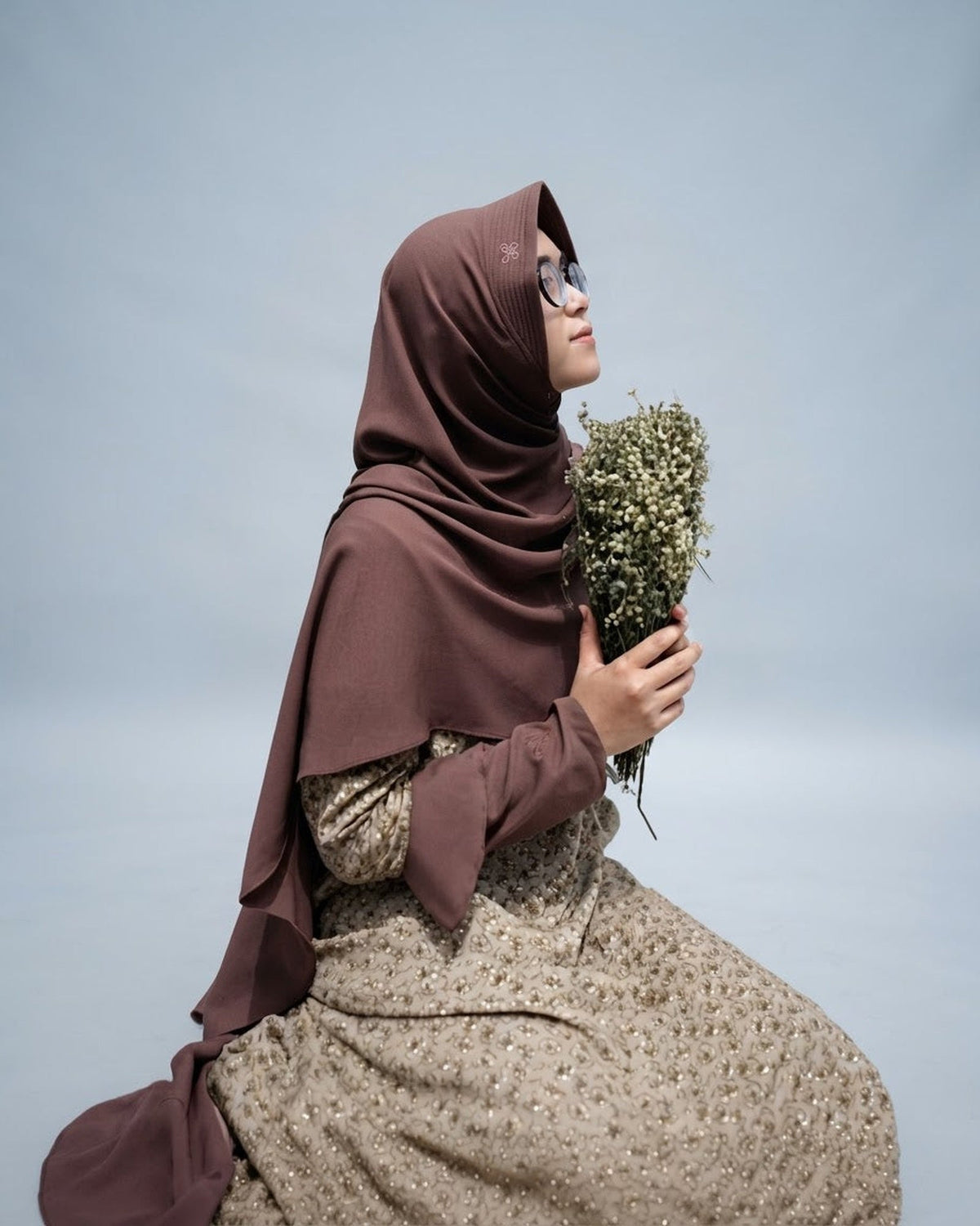 Khimar Hari ā brown model ā Hijab Alila ā Hijab Heela