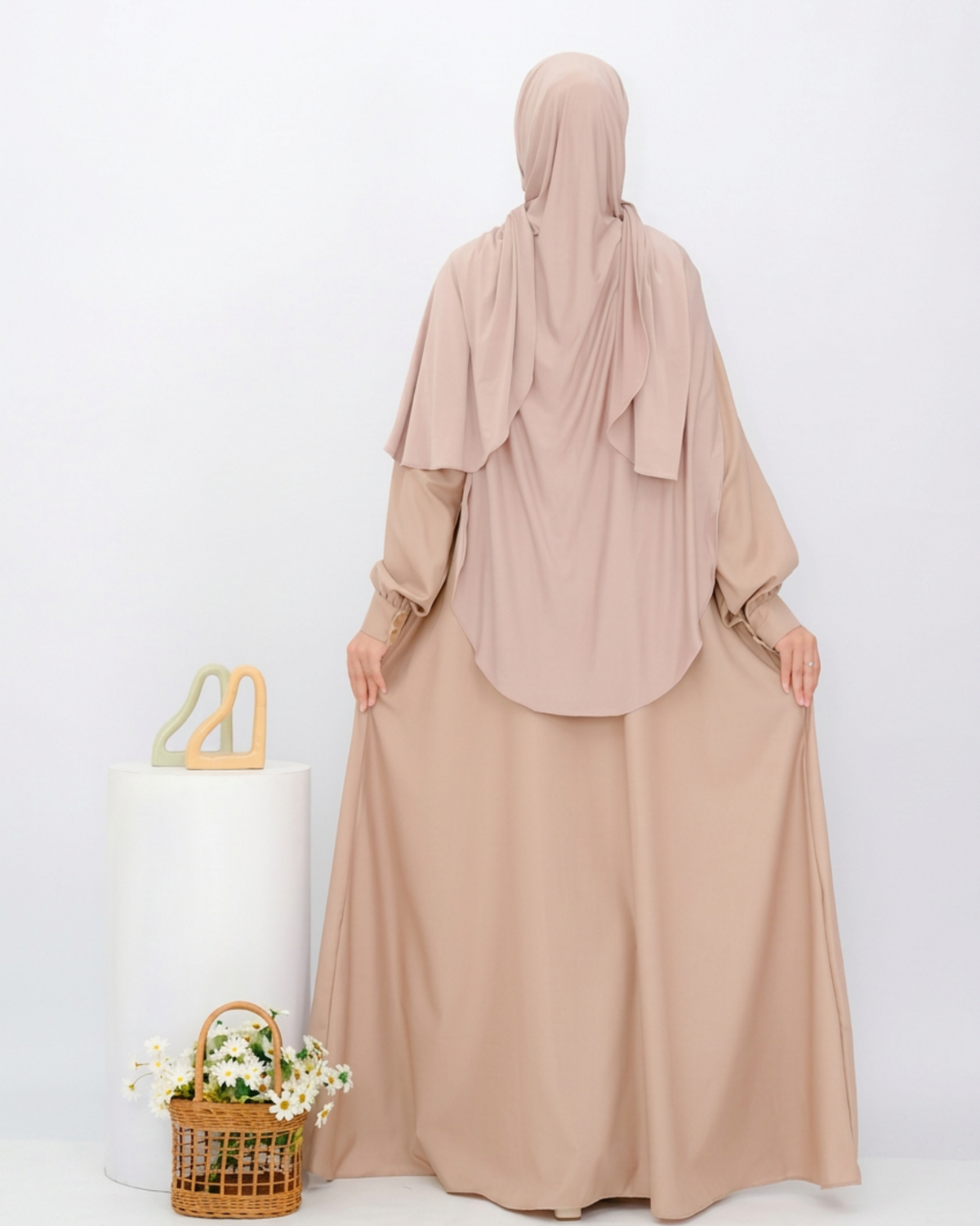 Khimar dames – Pasmina Oval van Hijab Heela, productfoto 5. De afgebeelde abaya is niet inbegrepen.