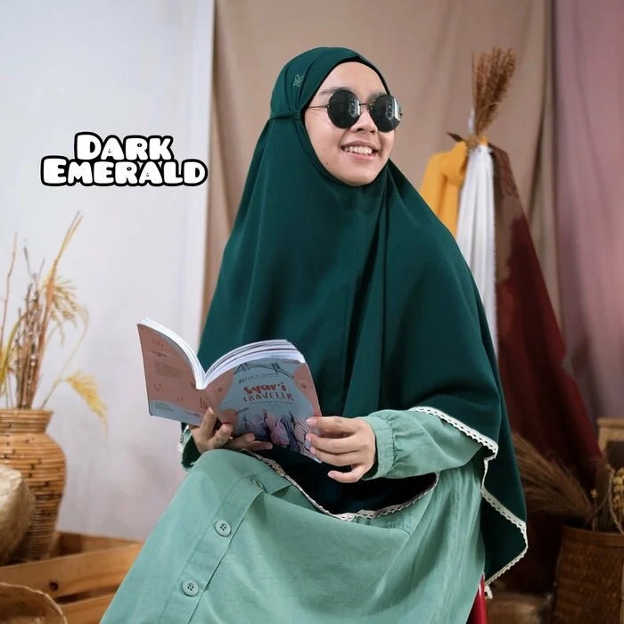 Khimar Dames ā KDA 4 van Hijab Alila, productfoto 6. De afgebeelde abaya is niet inbegrepen.