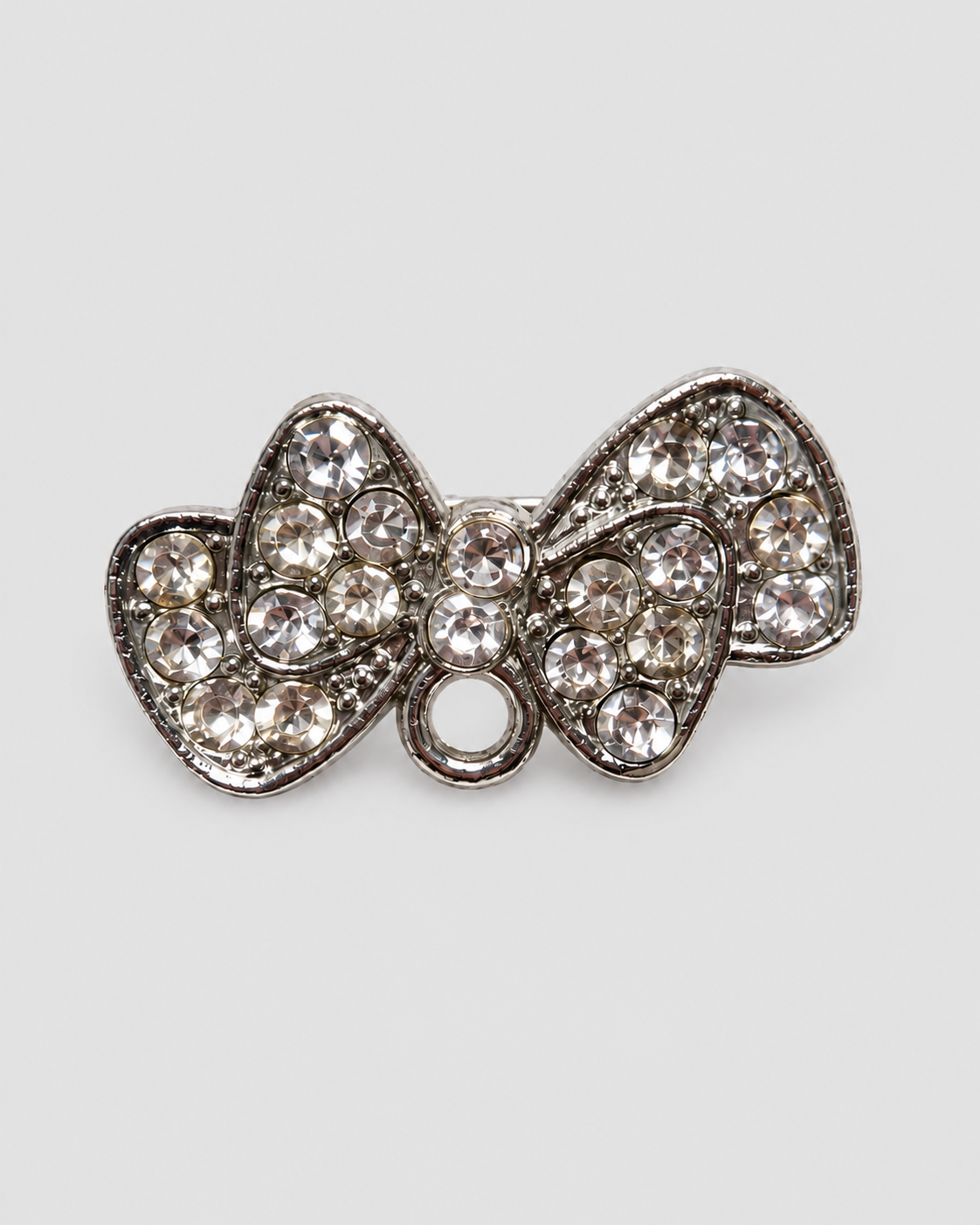 Broche Mix op een egale lichtgrijze achtergrond