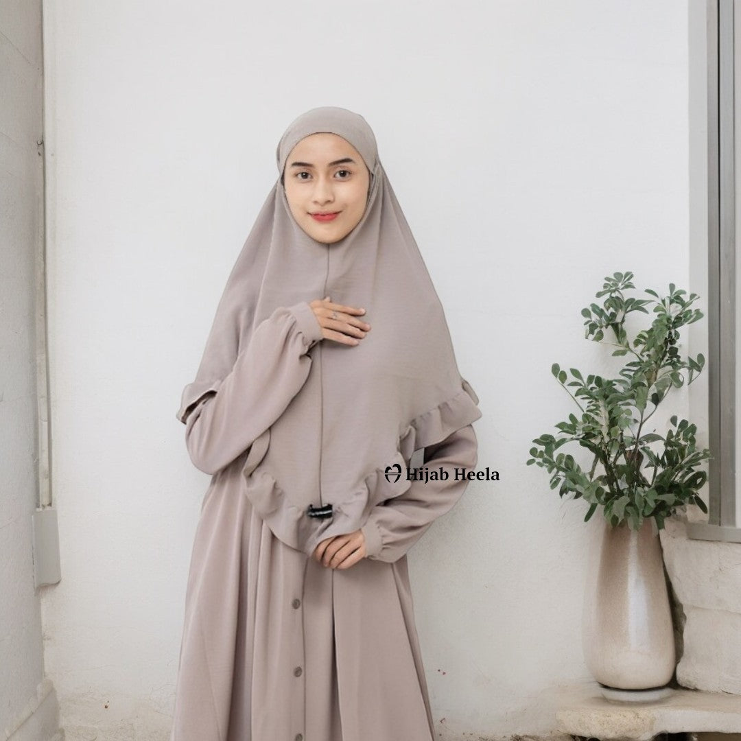 Khimar Dames – Komotini van Hijab Heela, productfoto 10. De afgebeelde abaya is niet inbegrepen.