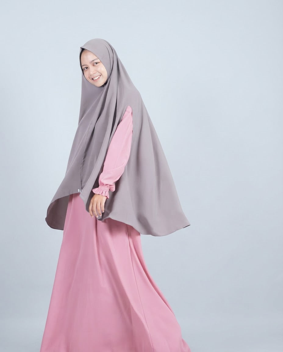 Khimar Dames – Siera van Hijab Alila, productfoto 3. De afgebeelde abaya is niet inbegrepen.