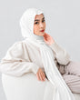 Pasmina Jersey Alika - broken white model zittend