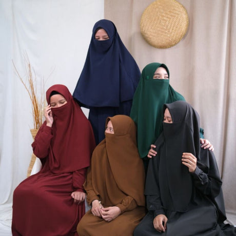 Khimar Dames – Amaninaja van Hijab Alila, productfoto 1. De afgebeelde abaya is niet inbegrepen.