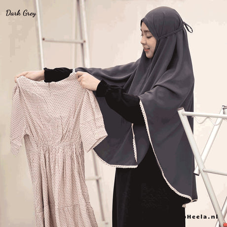 Khimar Dames – KDA 4 van Hijab Alila, productfoto 3. De afgebeelde abaya is niet inbegrepen.